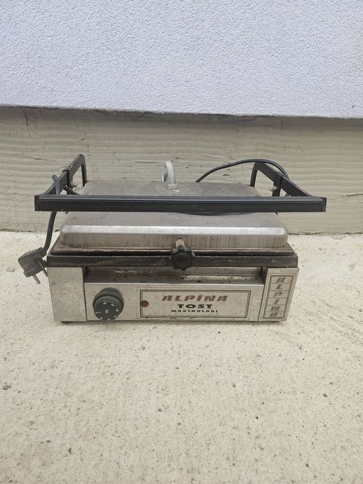 Електрическа тост преса