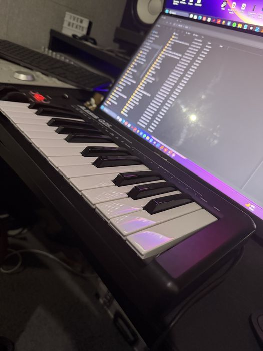 Alesis Q25 – MIDI клавиатура