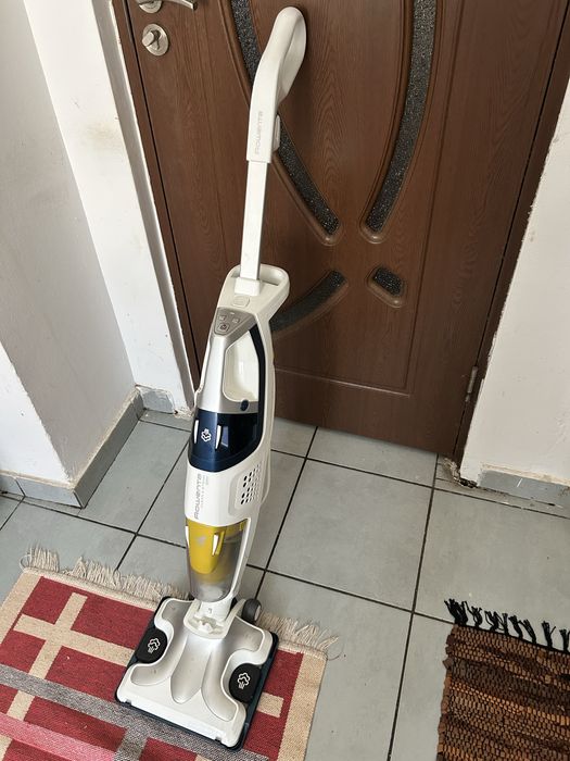 Vand aspirator vertical cu abur Rowenta Clean&Steam Multi