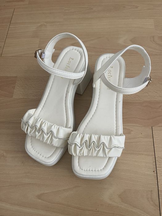 Дамски сандали на ток