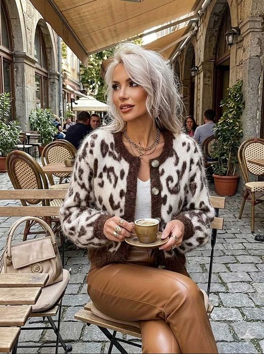 Луксозна пухкава жилетка с леопардов принт Елегантност и стил