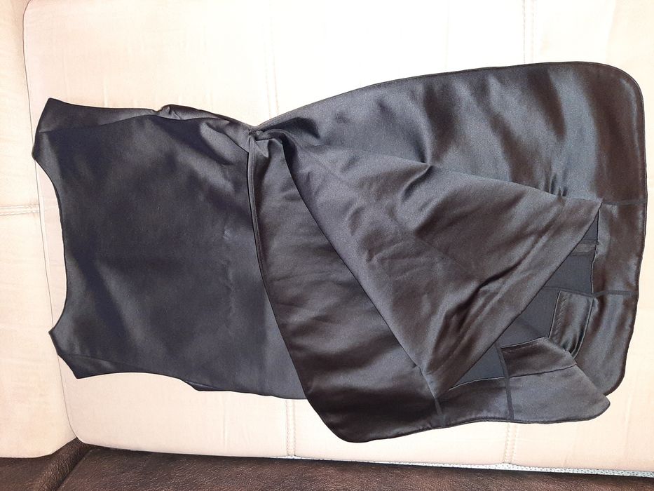 Стилна черна рокля