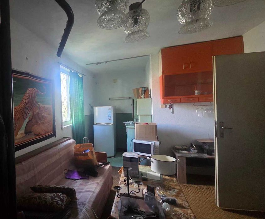 Къща срещу Сентръл парк Нови Хан