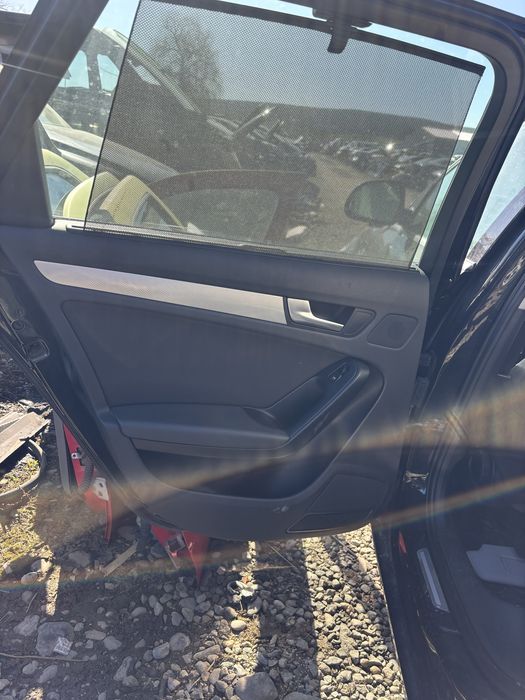 Fata de usa cu jaluze originale Audi A4B8