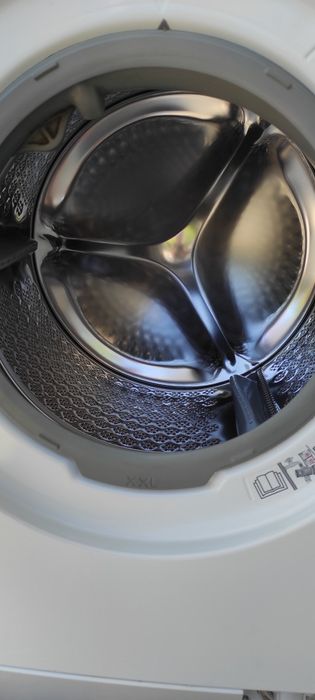 Продавам пералня AEG