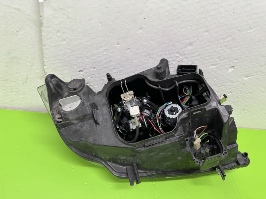 Far bmw E90 E91 xenon 2006-2008 stanga Europa