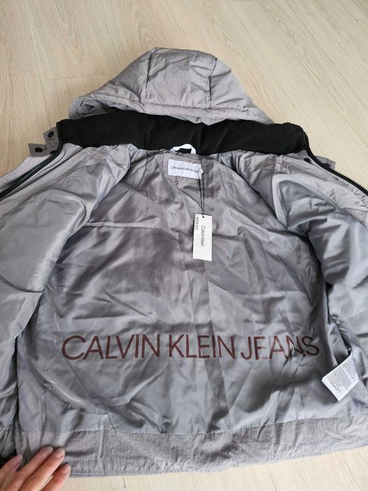 geacă cu puf nouă Calvin Klein pentru femei