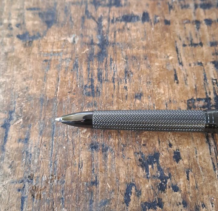 химикалка HUGO BOSS Gun метал с шарки тип рибена кост