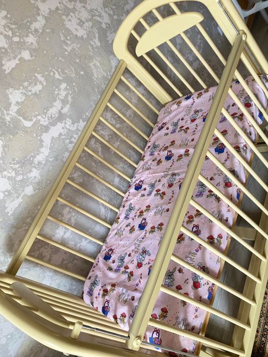 Продам детский манеж с постелью