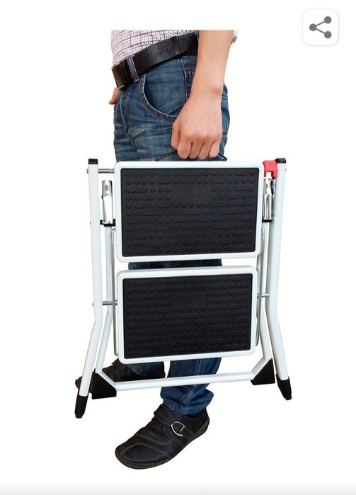 Стремянка двухступенчатая.