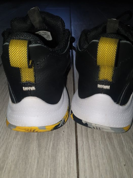 Adidasi Under Armour