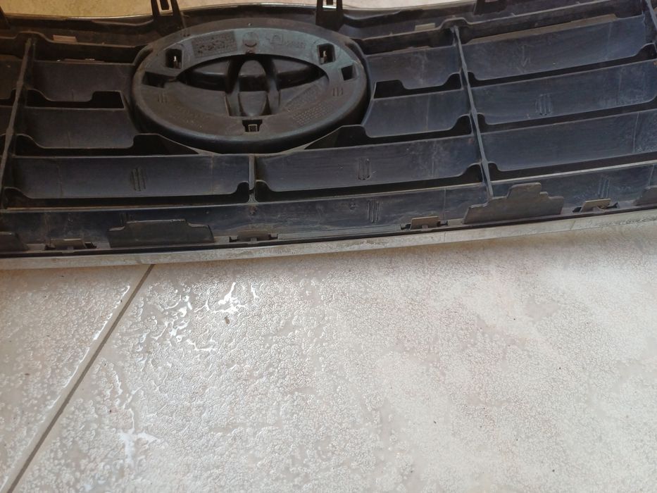 Toyota Avensis T25 предна решетка