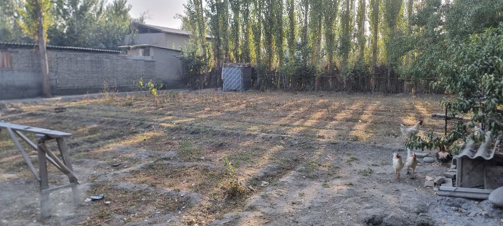 Yer sotiladi boboshbek bozor orqasida!