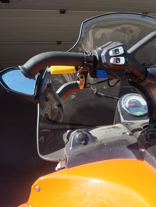 Продам снегоход Arctic cat Z1