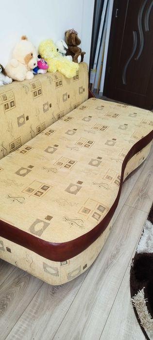 Canapea extensibila cu spatiu de depozitare-stare bună!