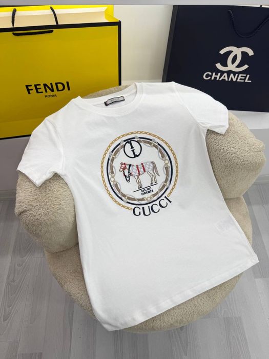 Продавам дамски тениски топ качество