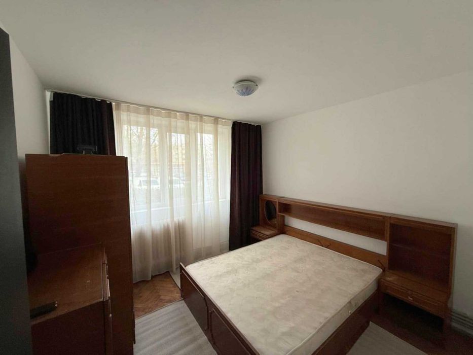 Apartament 3 camere decomandat de închiriat Alexandru cel Bun