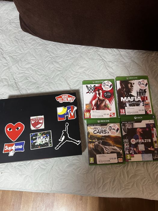 Xbox one x 1tb cu jocuri