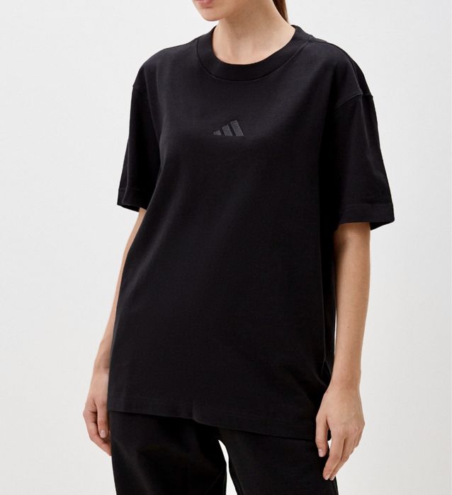 Стильная футболка Adidas