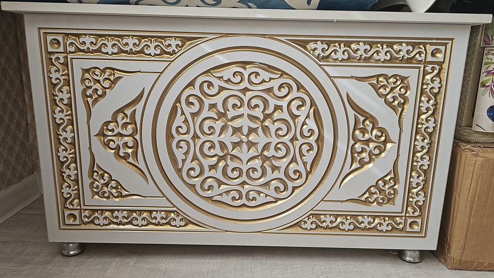 Шифоньер и сундук