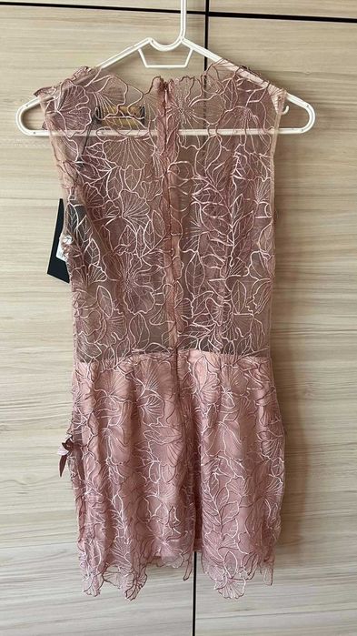 Къса рокля FashionNova