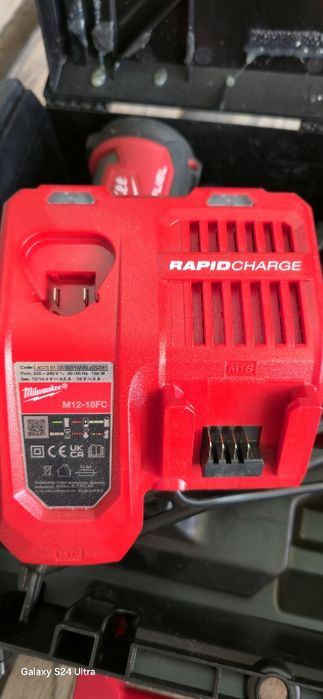 акумулаторен такер за пирони Milwaukee M18 FN15GA от професионалната серия FUEL.