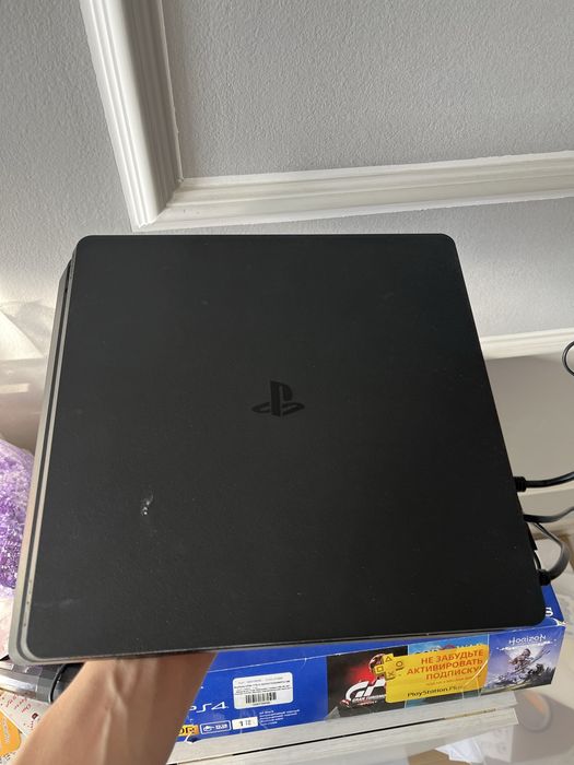 Продается ps4 slim 1tb