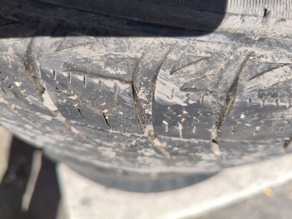 Продам шины 185/65/15 Triangle