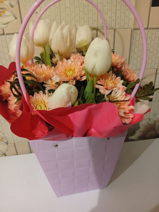 Тюльпан 1000тг корзинка 3000тг
