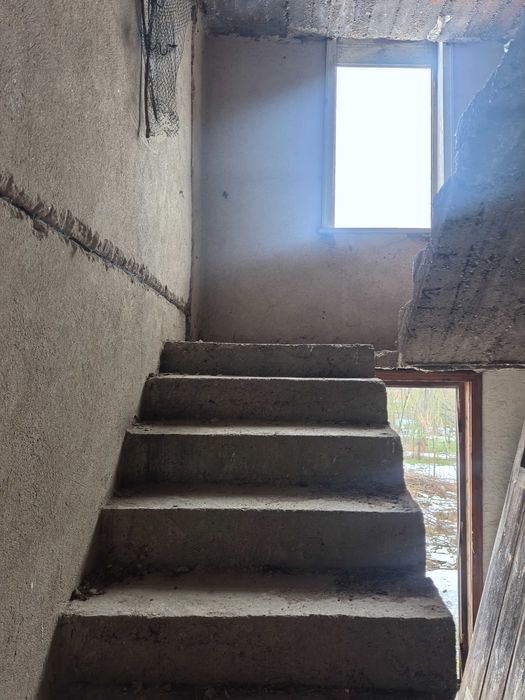 Масивна къща на 3 етажа