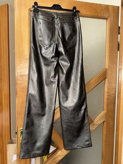 Pantaloni din piele ecologica