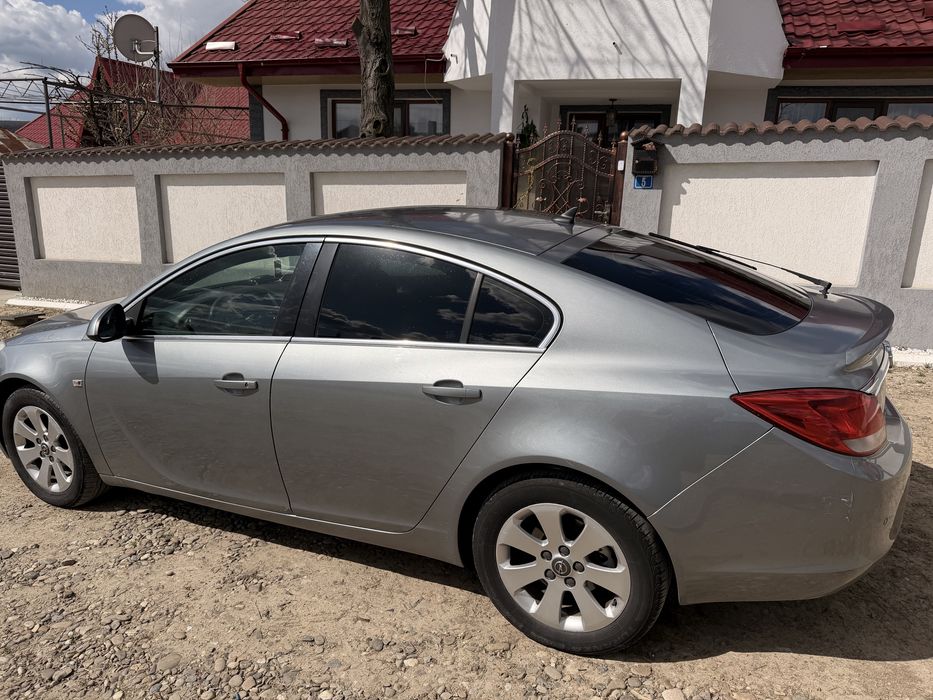 Masina functioneaza in parametrii normali,nu scoate fum ,nu consuma ulei