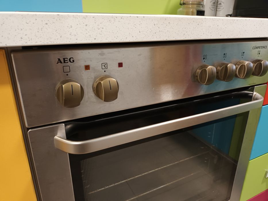 Фурна с котлони AEG