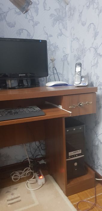 Продам компьютер со столом.