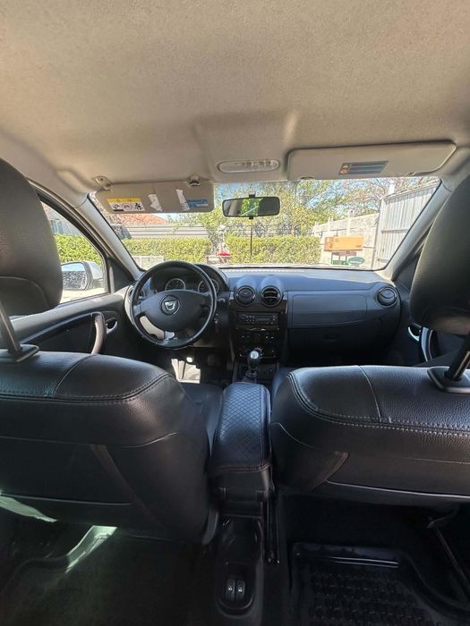 Vând Dacia Duster
