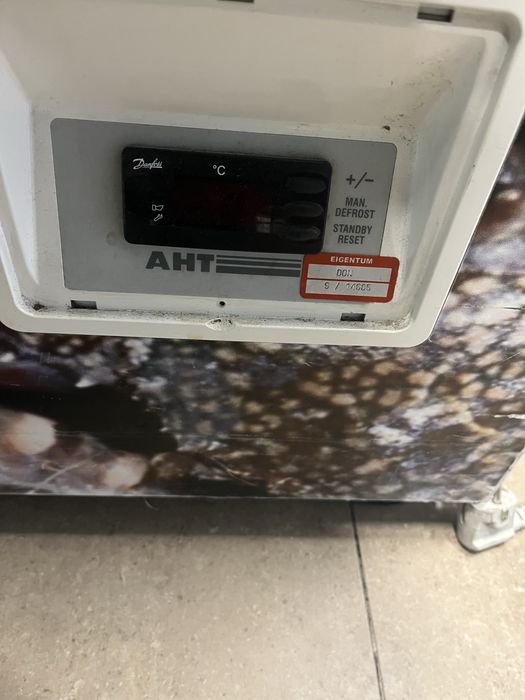 Хладилна маса за риба с агрегат и Фризер