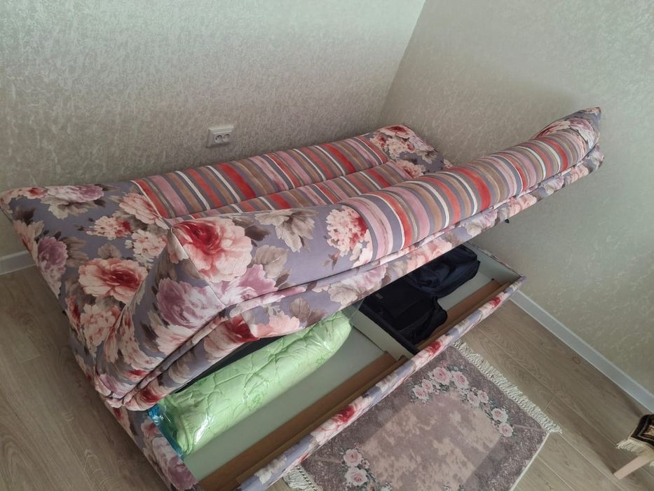 Диван в хорошем состояний