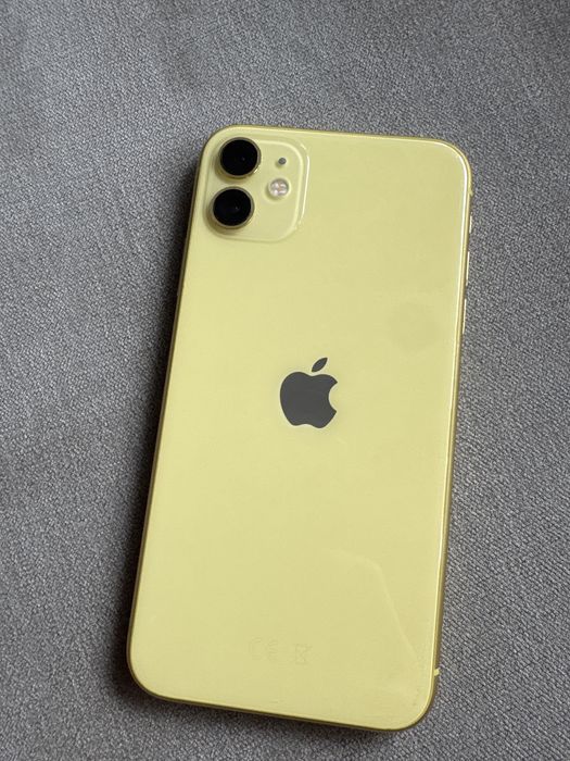 Жълт iphone 11 без следи от употреба
