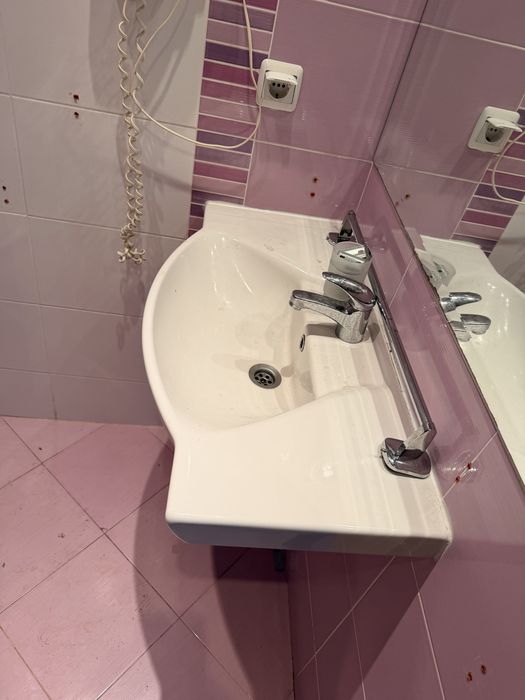 Хотелско оборудване масив/гардероб/врата/легло/шкаф/баня/маси/столове