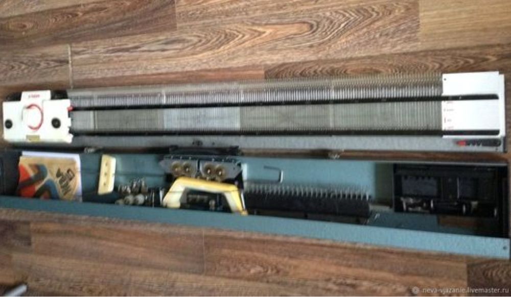 Вязальная машинка Нева