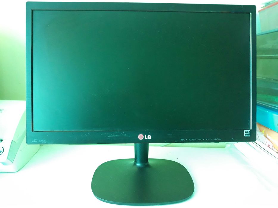 Монитор LG 19.5 inch модел LG 20M35A