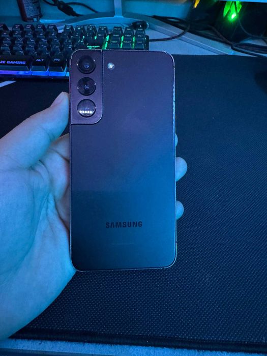 Samsung S22 8/128