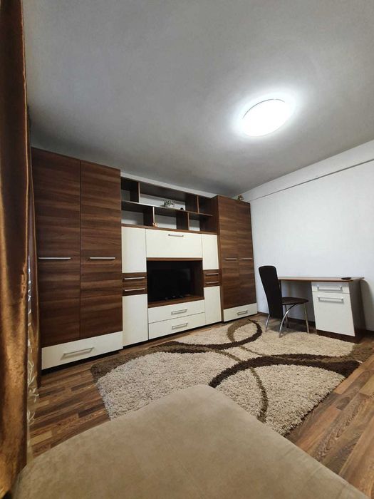 Inchiriez apartament  1 cam. zona Piata Cipariu,