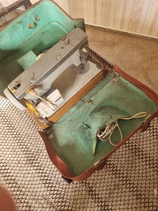 Швейная машинка ссср чайка