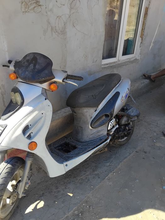 Vând scuter KYMCO de 50cc sau schimb cu alt scuter .