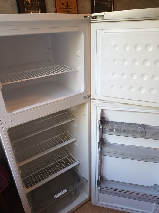 Vând frigider Arctic