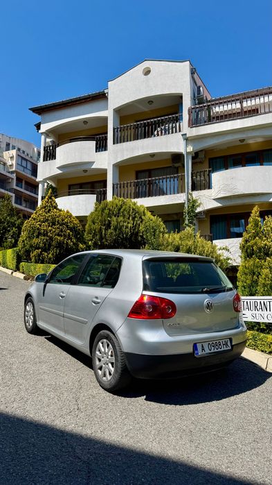 Продавам Volkswagen Golf 5