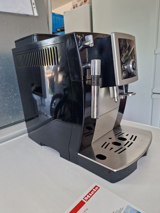 Кафе машина робот Delonghi Magnifica