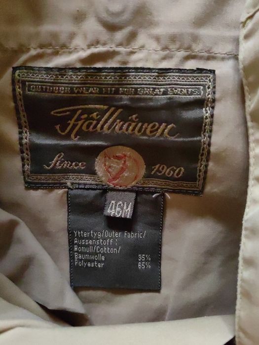 Pantaloni scurți mărime 46 și geanta umăr FjallRaven
