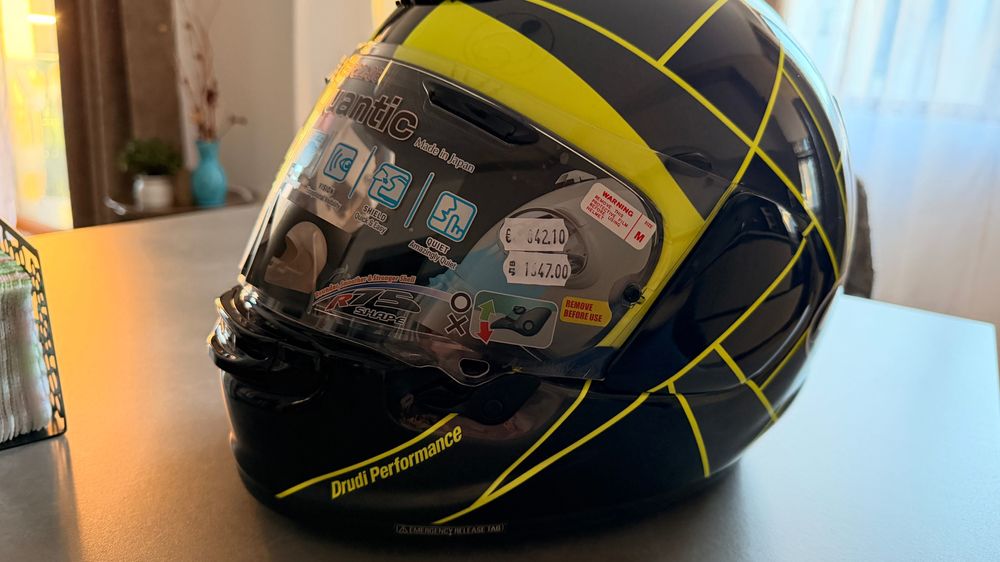 Чисто нова Arai Quantic Peak Yellow размер M